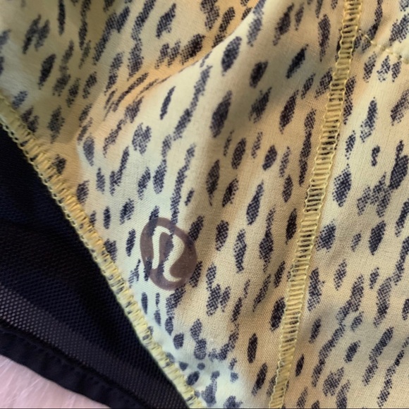 Lululemon Hotty Hot Shorts sz8 - Picture 6 of 10